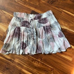 Mahina NEW leaf print skort (skirt/shorts) Small